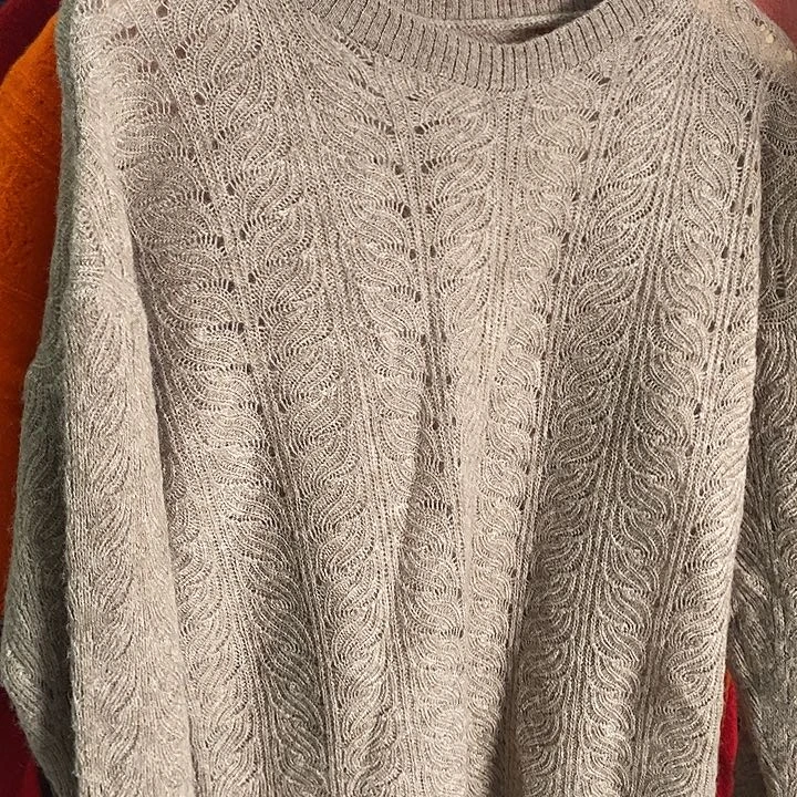 树叶镂空纯美丽诺羊毛圆领