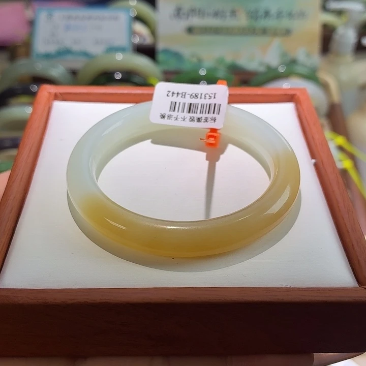 和田玉未镶嵌手镯33。 52 53