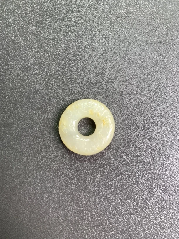 汉和田玉螭龙纹玉环