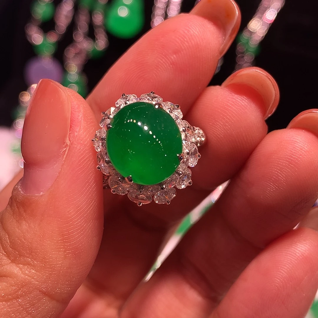 翡翠18K金镶嵌戒指