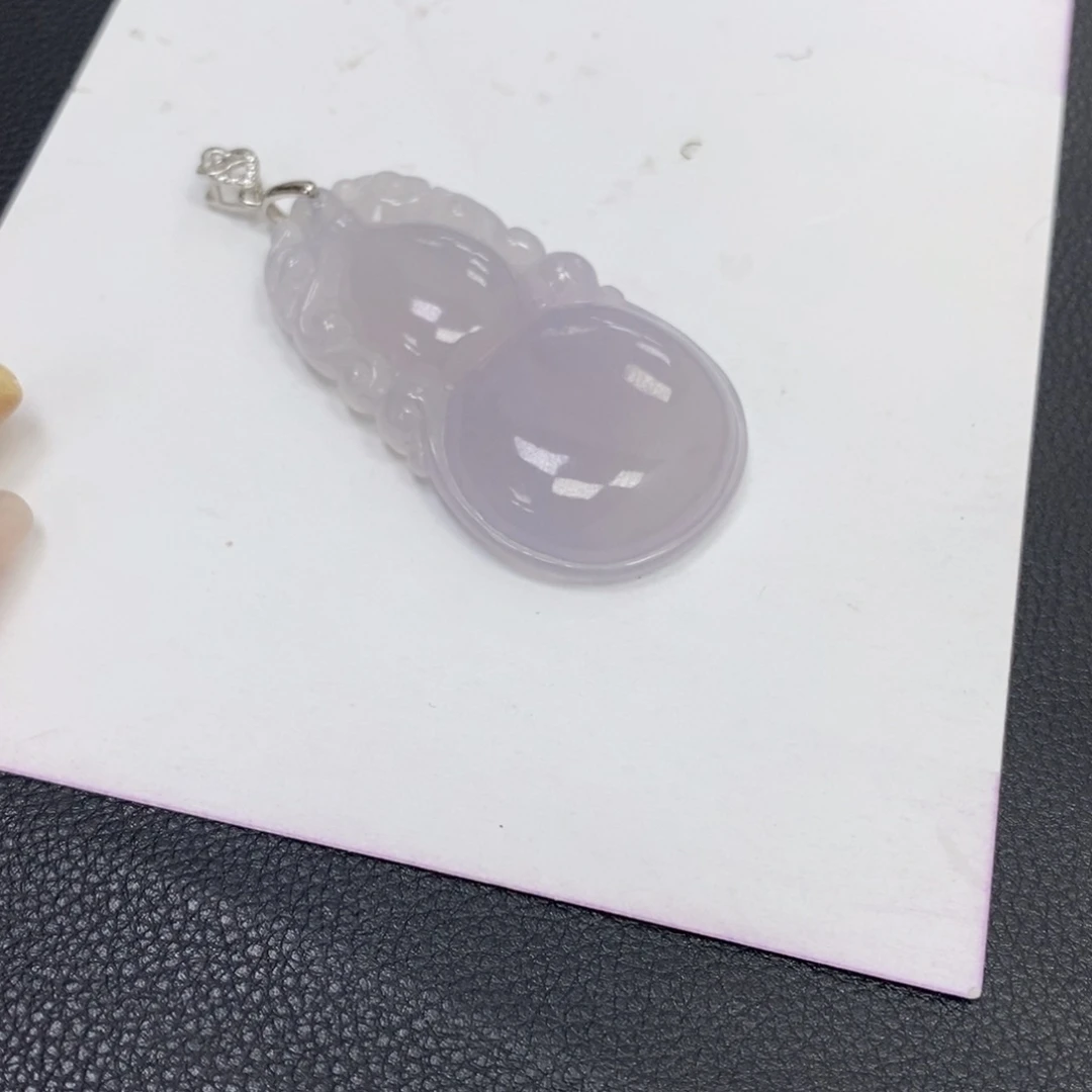 翡翠未镶嵌颈饰心***点葫芦