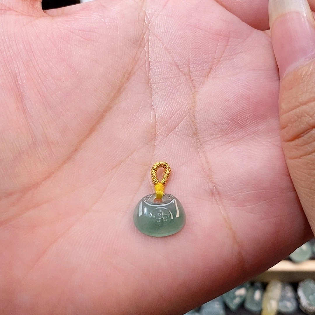 翡翠未镶嵌颈饰冰种福袋