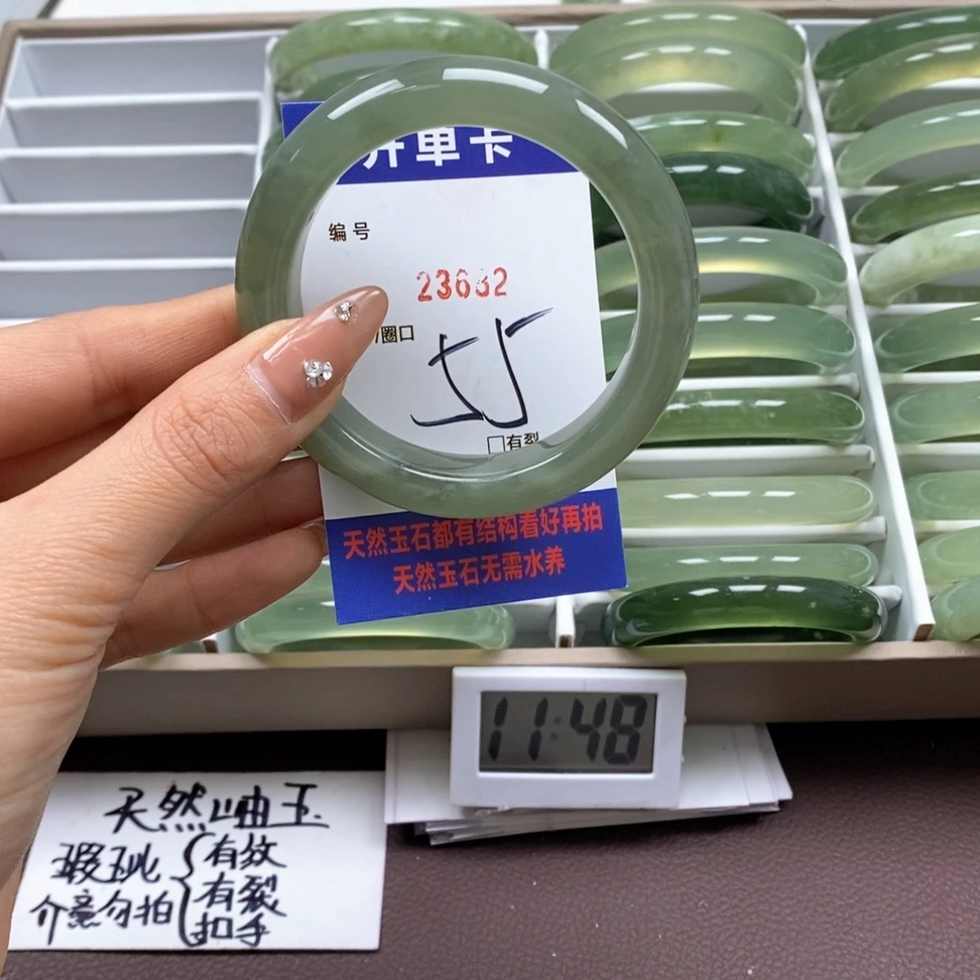 蛇纹石玉手镯未镶嵌