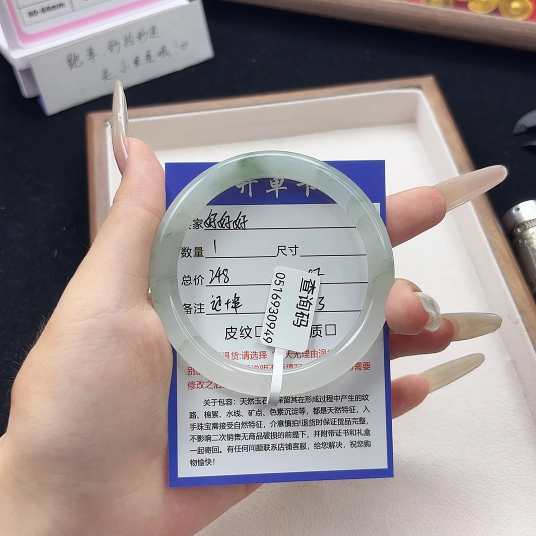 未镶嵌手镯石英质玉