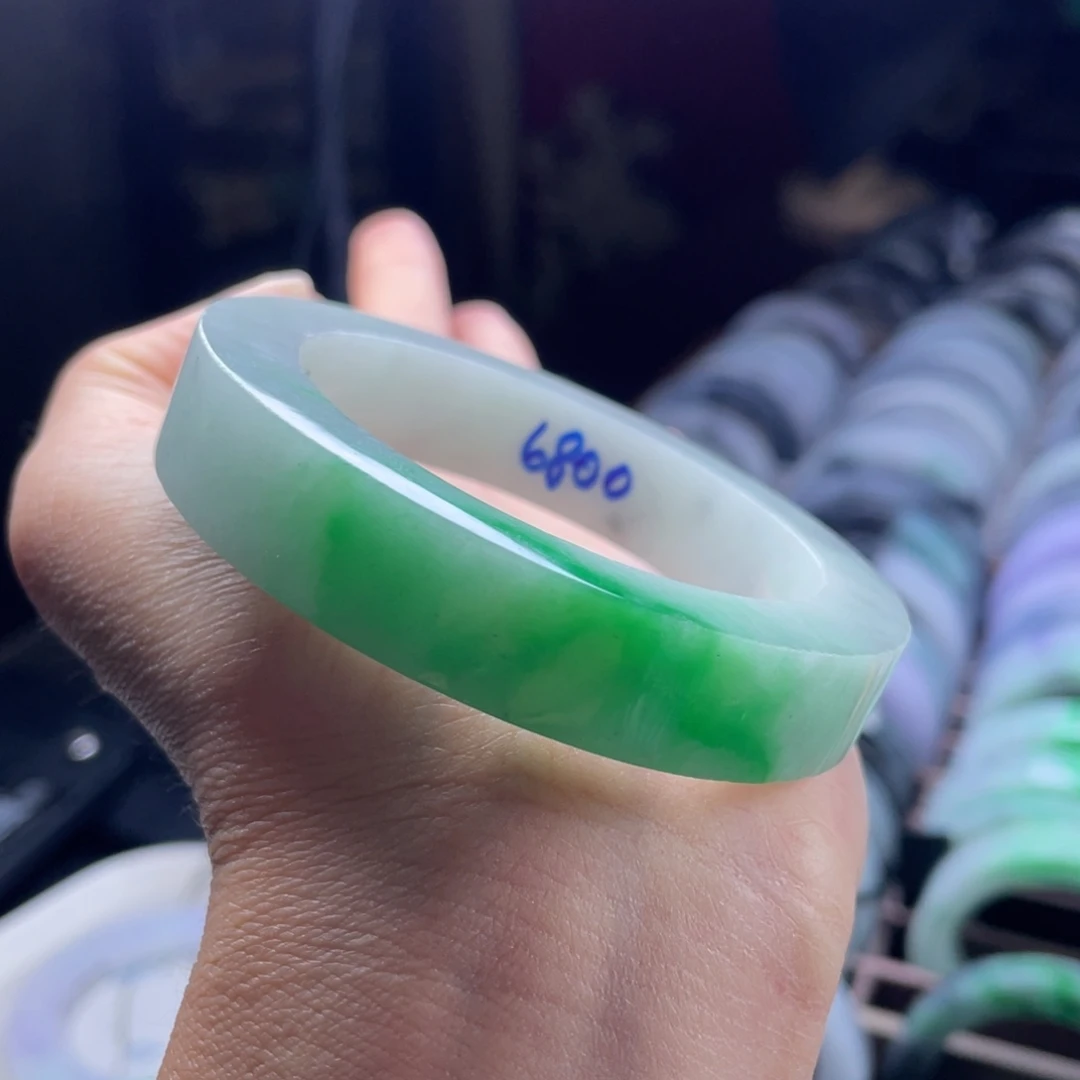 定制翡翠未镶嵌翡翠手镯