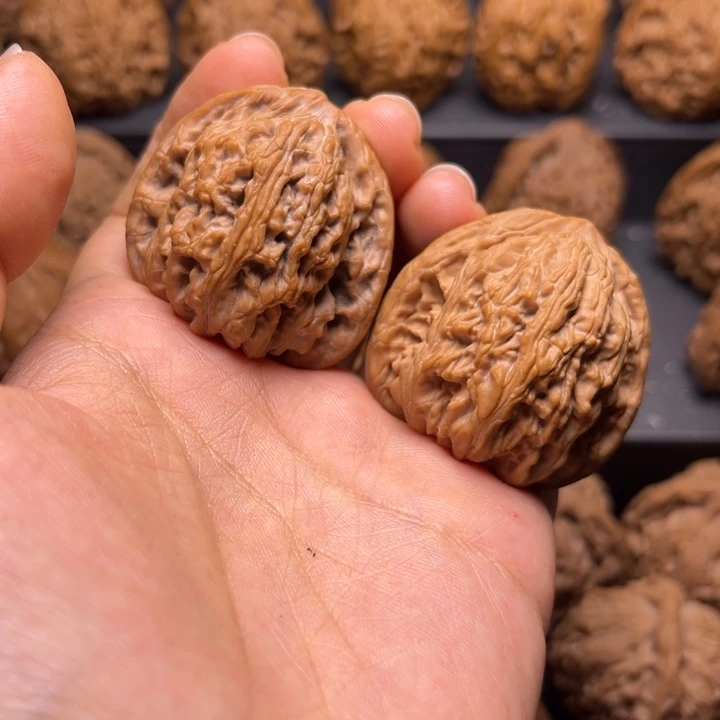 核桃手串/手链往***生红宝石