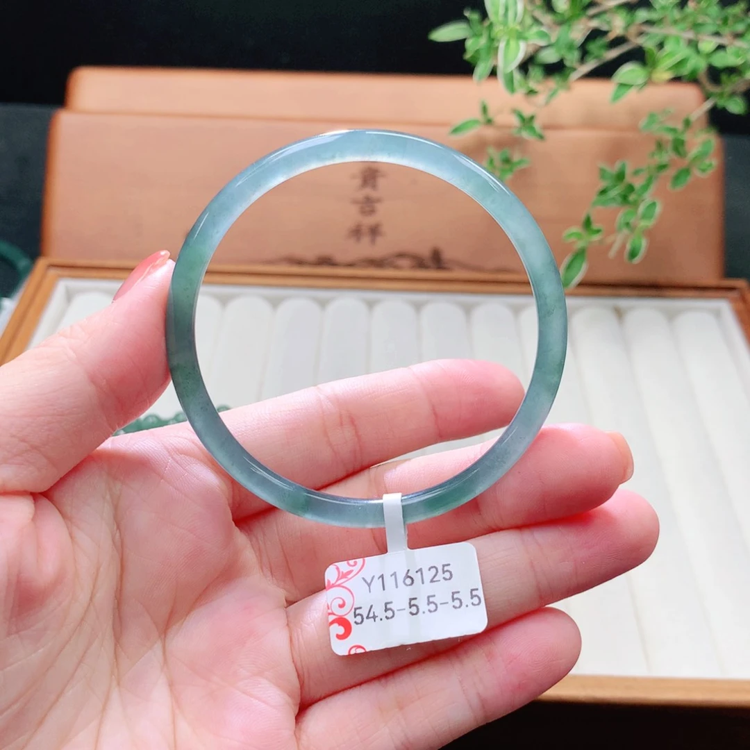 未镶嵌手镯（圆镯）翡翠