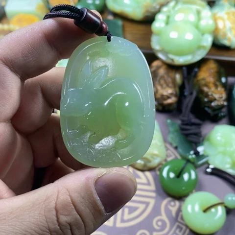 未镶嵌蛇纹石玉颈饰
