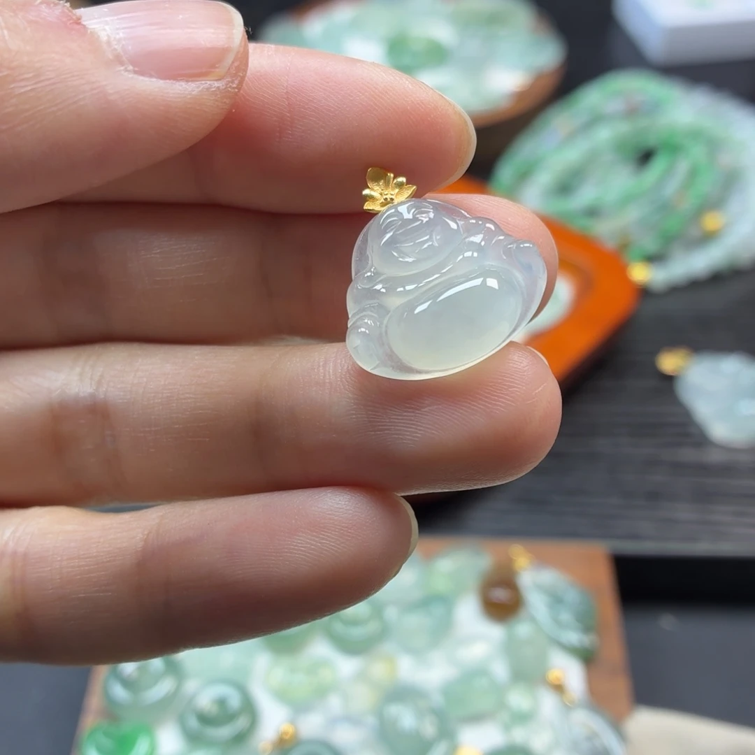 翡翠18K金镶嵌颈饰佛公