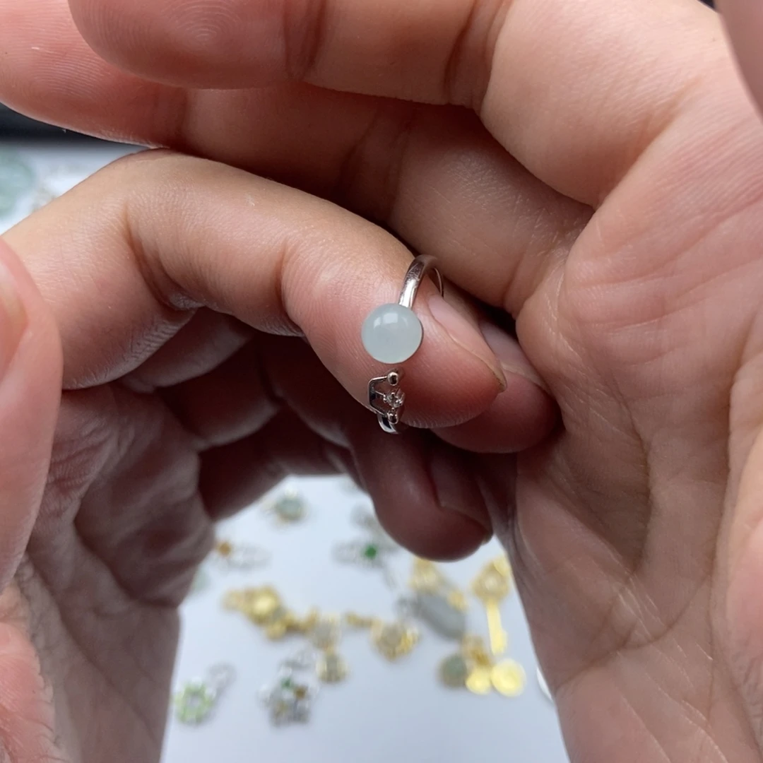 L***c翡翠银S925镶嵌颈饰