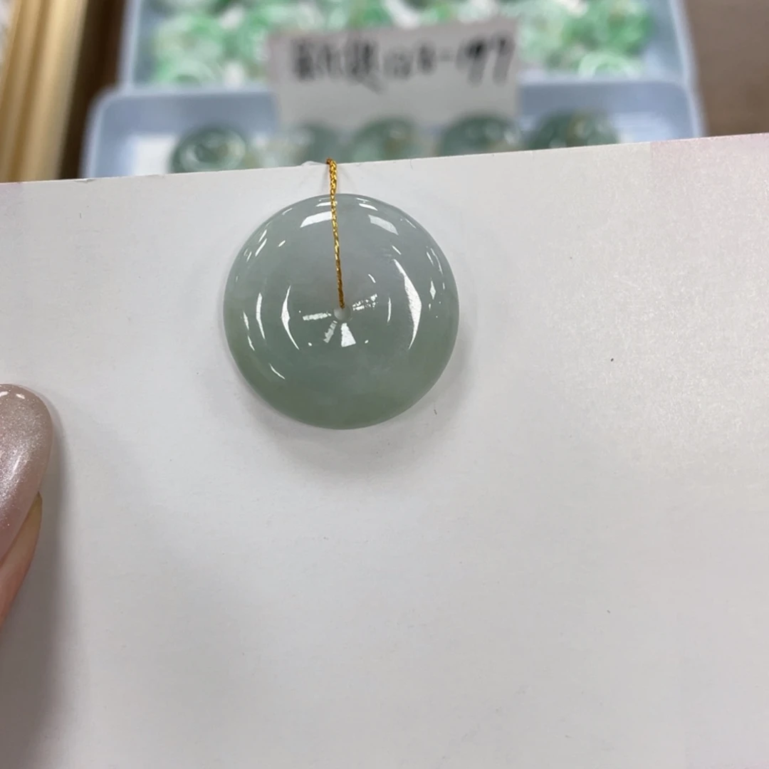 翡翠未镶嵌颈饰平安扣