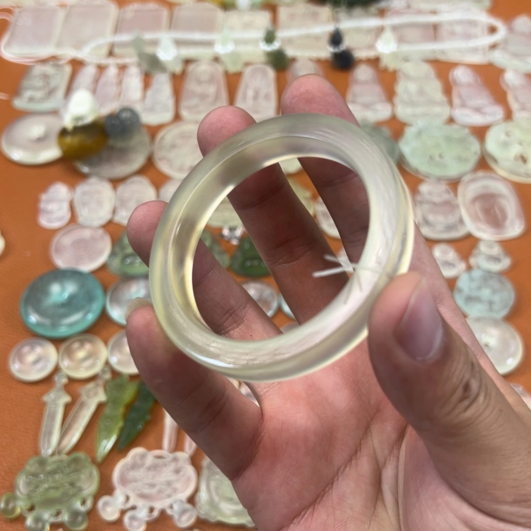 蛇纹石玉未镶嵌颈饰53.5