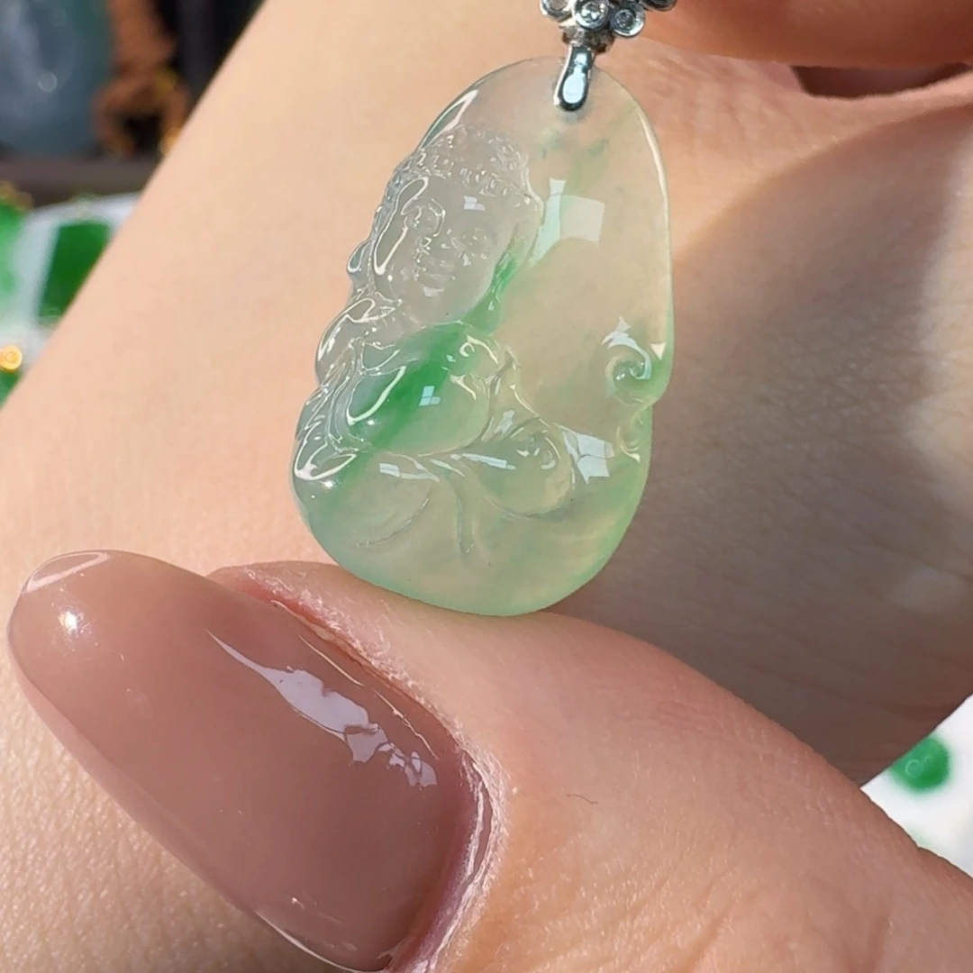 颈饰18K金镶嵌翡翠吊坠