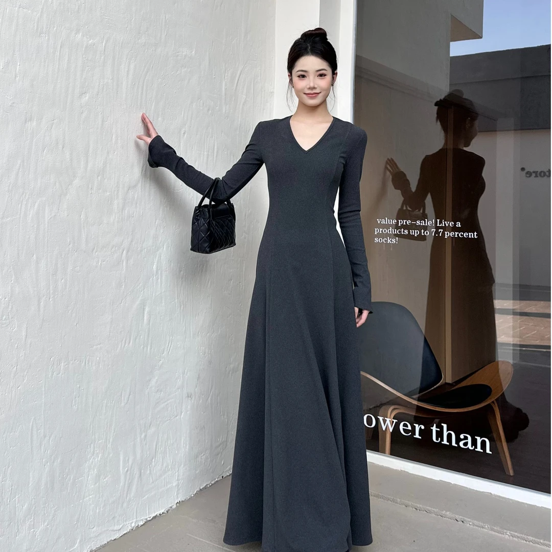 新款秋冬V领长袖收腰百搭打底大裙摆显瘦正肩版型喇叭袖连衣裙