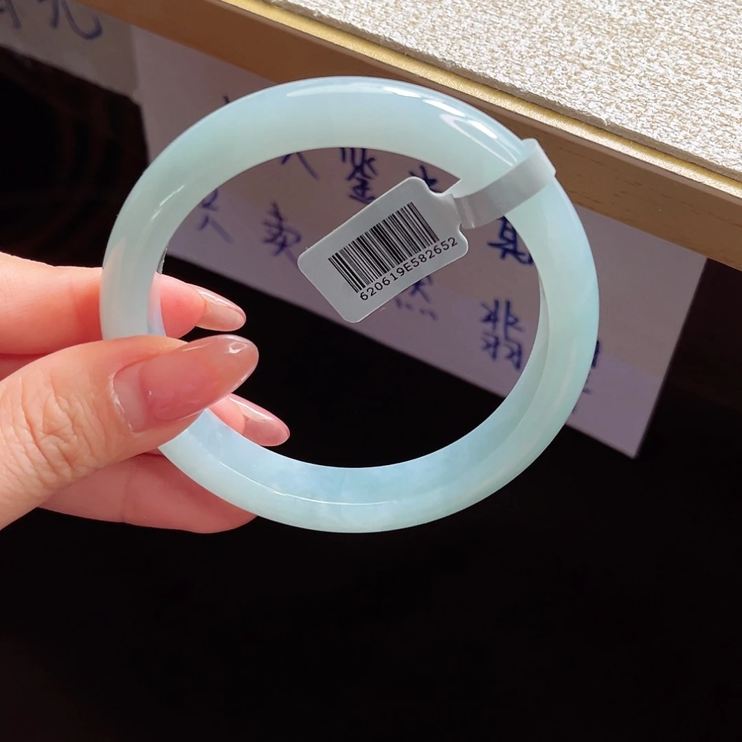 翡翠手镯未镶嵌手镯