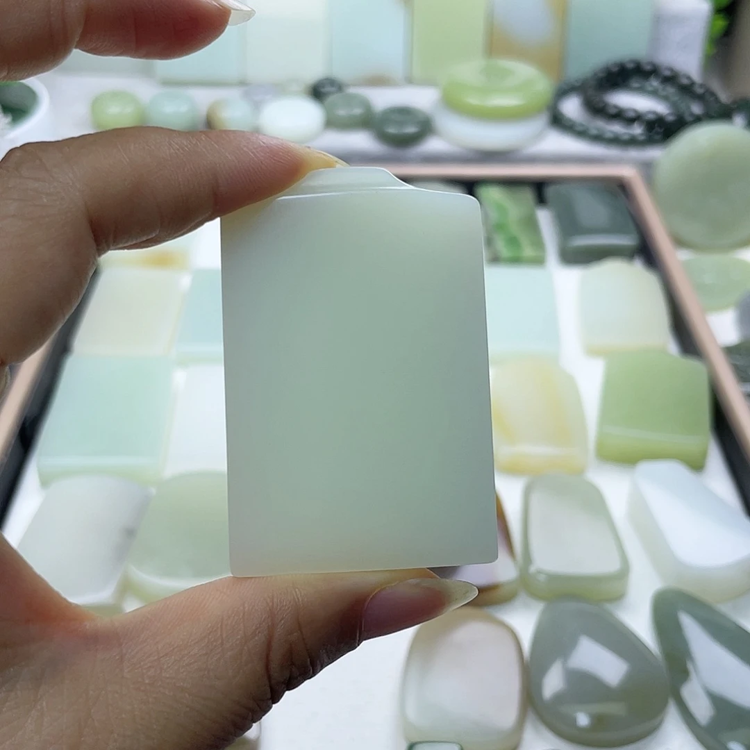 和田玉（糖玉）未镶嵌颈饰哈**羊