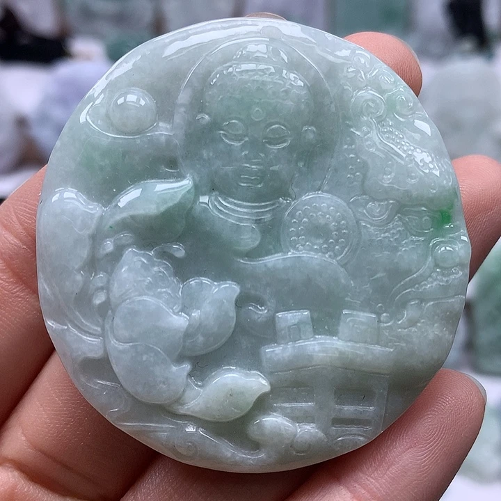 翡翠未镶嵌颈饰佛观天下福利