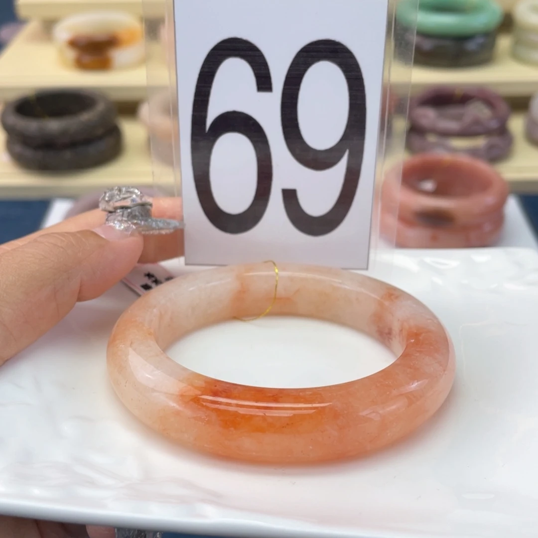 未镶嵌手镯石英岩玉