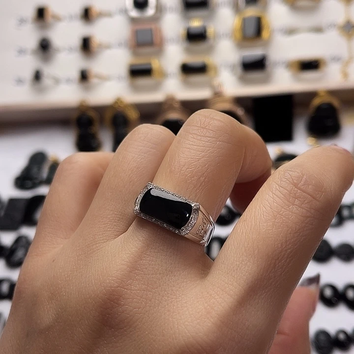 翡翠18K金镶嵌戒指翡翠