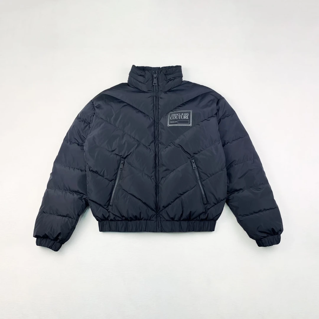 未使用 VERSACE/范思哲 纯色logo贴标羽绒服外套m码编码xb5860