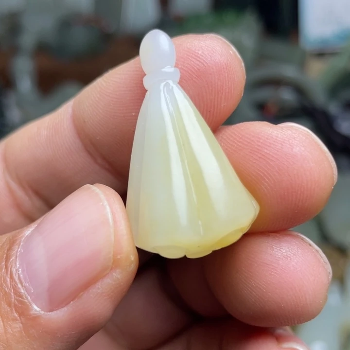 R***b和田玉未镶嵌颈饰