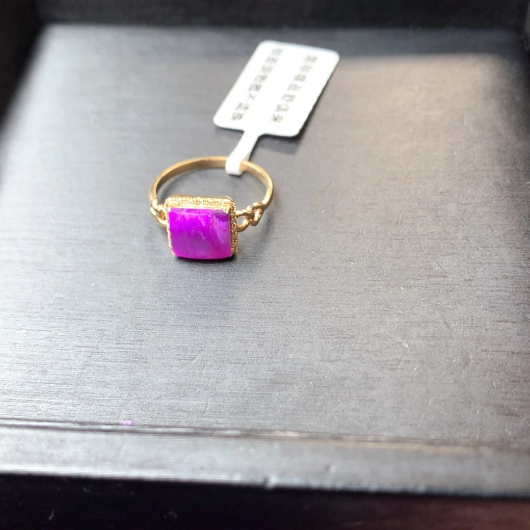 薛***佩苏纪石（舒俱来）18K金镶嵌戒指