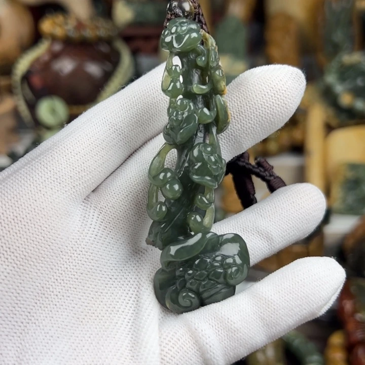 岫岩河磨玉（透闪石质玉）未镶嵌把件