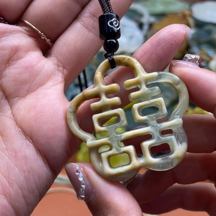 蛇纹石玉未镶嵌吊坠