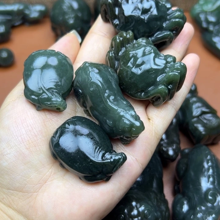 如***若和田玉（糖玉）未镶嵌挂件