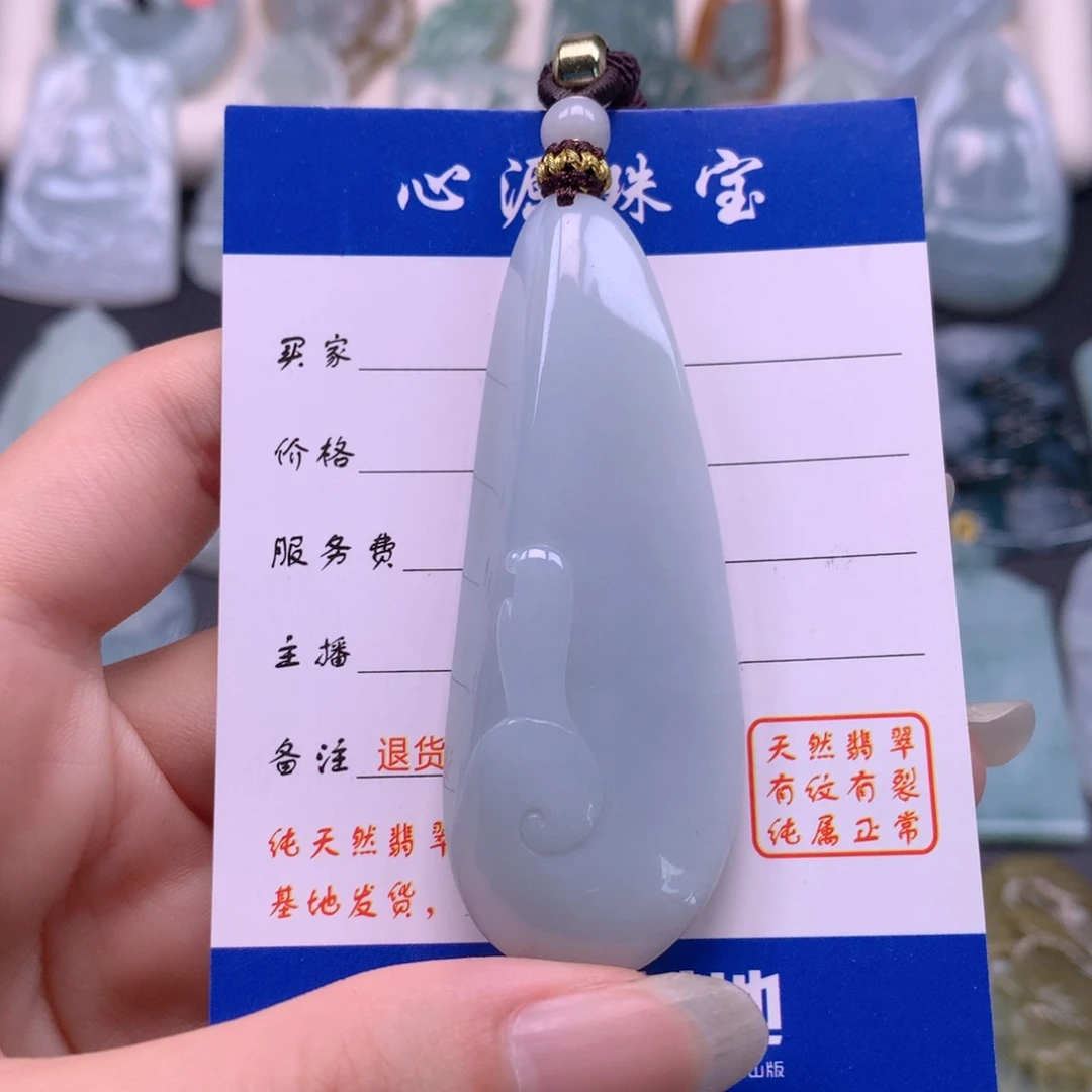 翡翠未镶嵌颈饰悟道