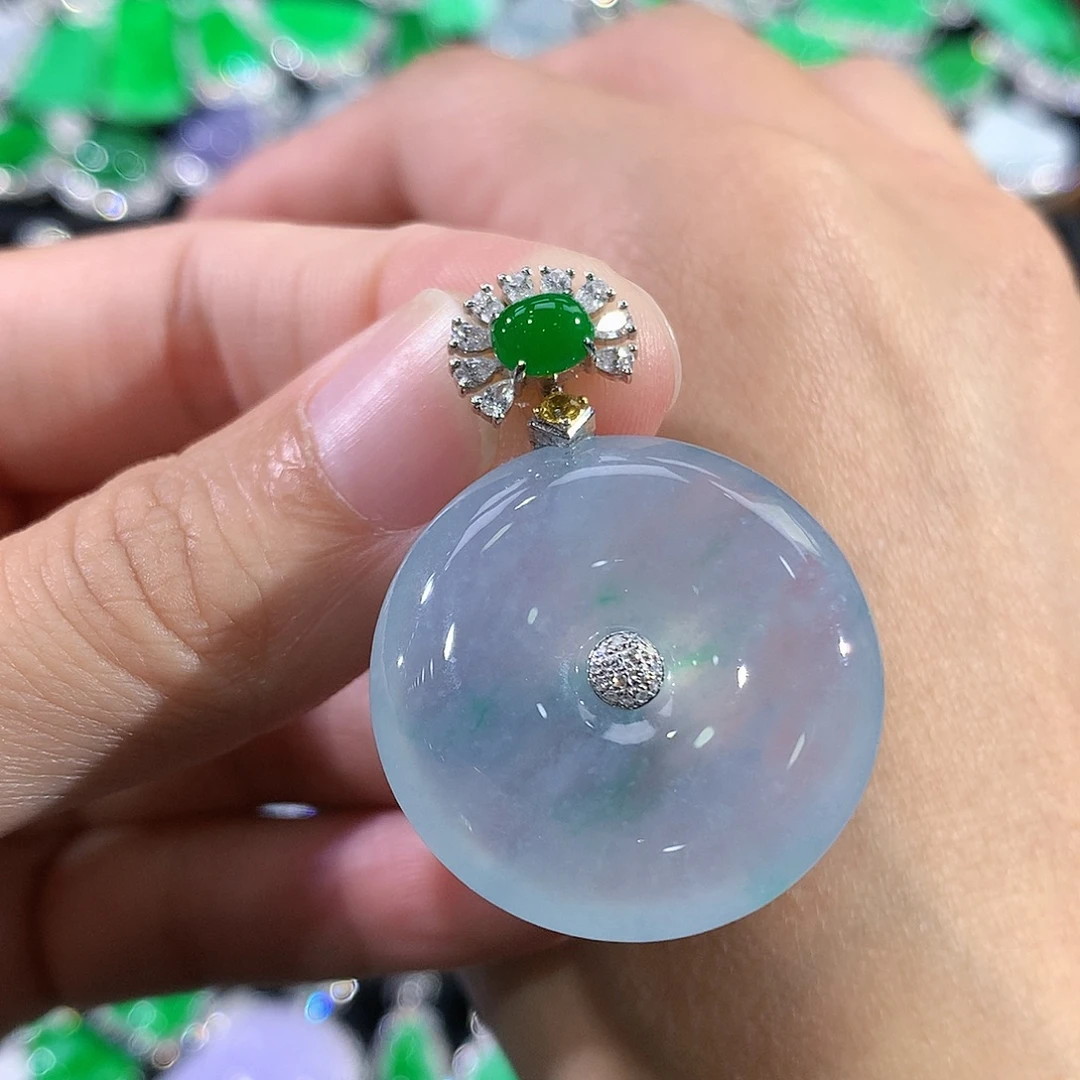 翡翠18K金镶嵌颈饰