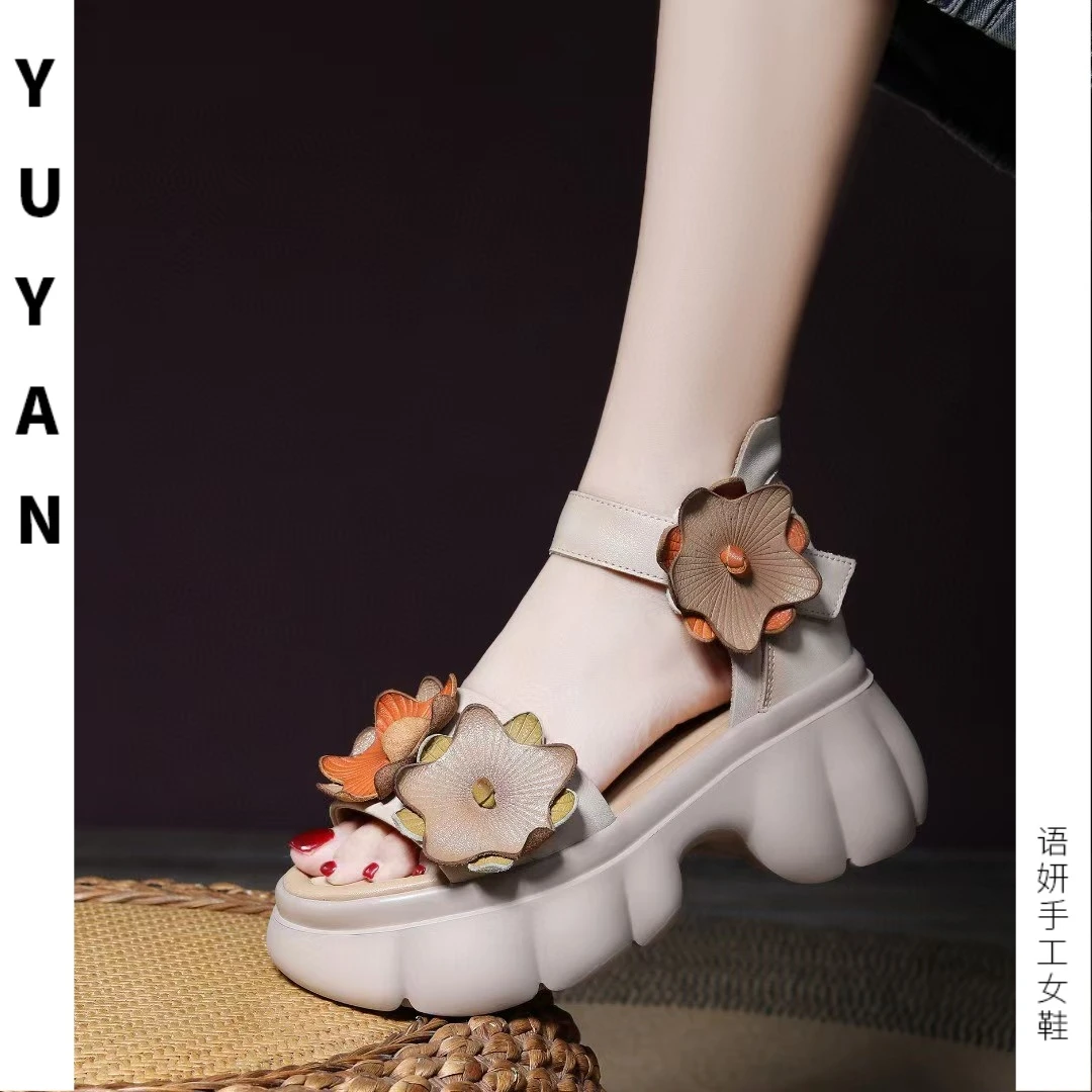 【YUYAN】头层牛皮花朵粗跟波西米亚厚底时尚一字带软底仙女风凉鞋
