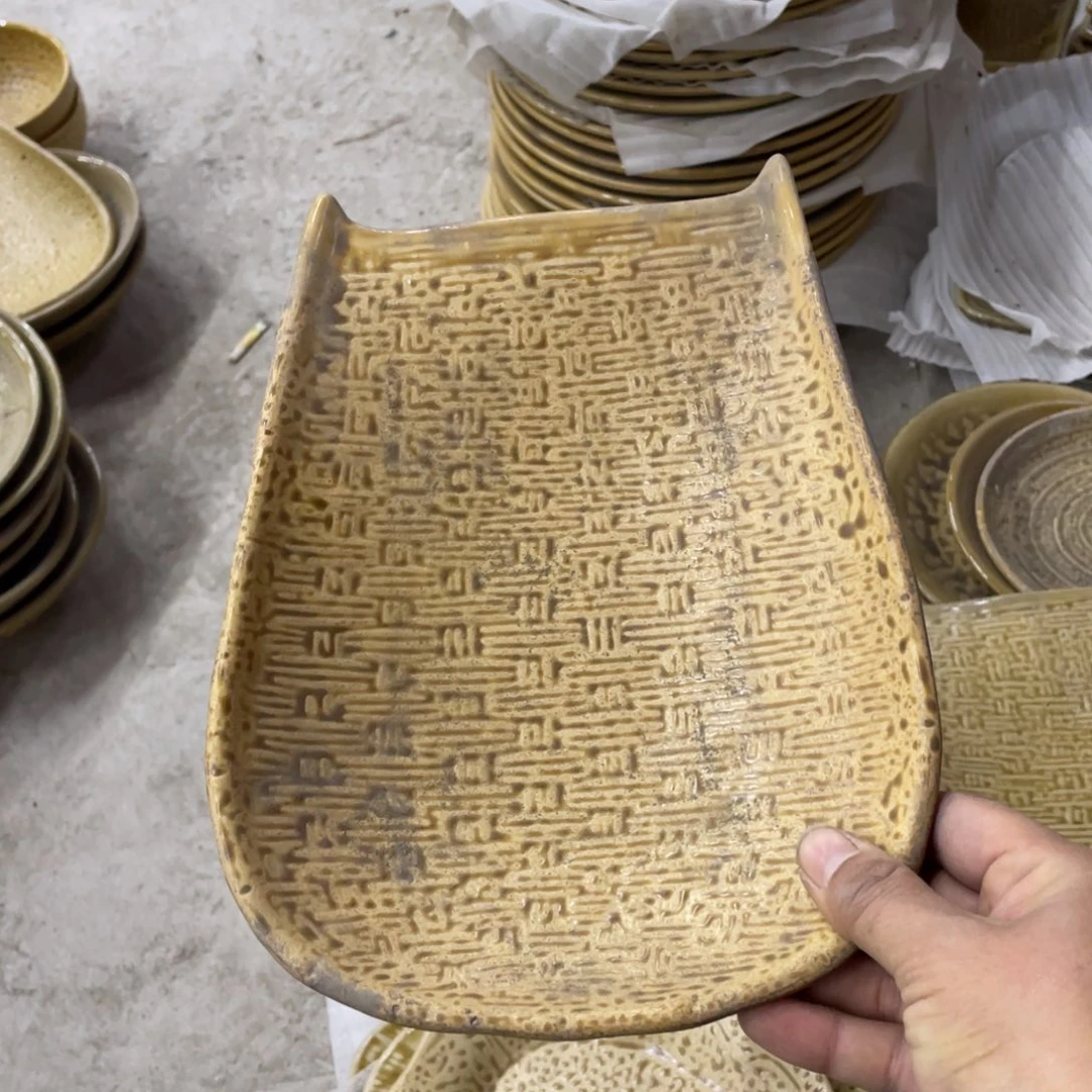 盘爱**瓷器微瑕口径22.5