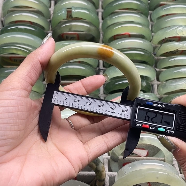 蛇纹石玉未镶嵌手镯77