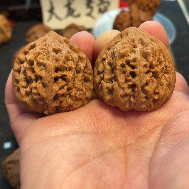 文玩核桃把件野牛