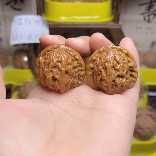 文玩核桃吊坠霞云岭