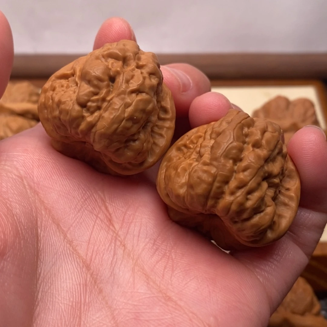 【闪购商品】把件文玩核桃边32左右