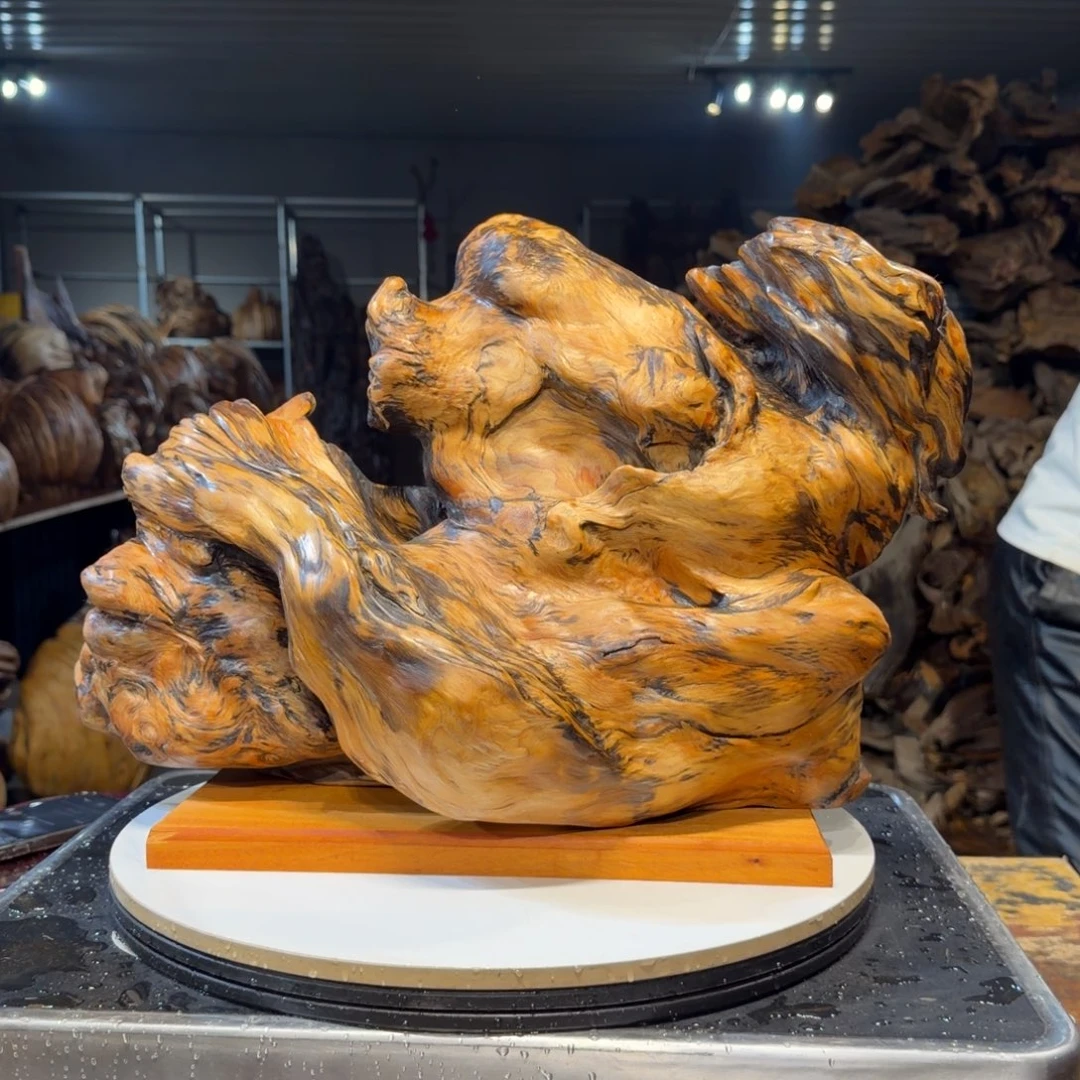 路***克木王一刀琥珀木摆件92