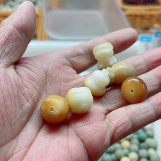 吊坠白玉菩提瑕疵雕刻件6颗