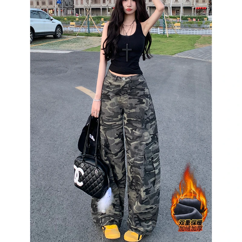 嘻哈风迷彩工装弯刀加绒牛仔裤女2025冬季新款宽松显瘦美式休闲裤