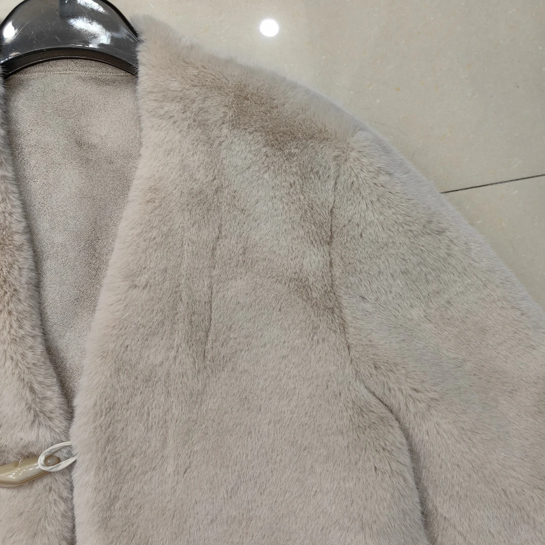 静静推荐  仿水貂绒皮毛一体小香风短款开衫韩版外套2323