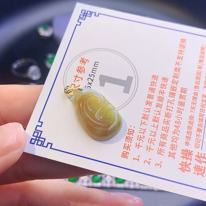 翡翠挂件18K金镶嵌n n n n n