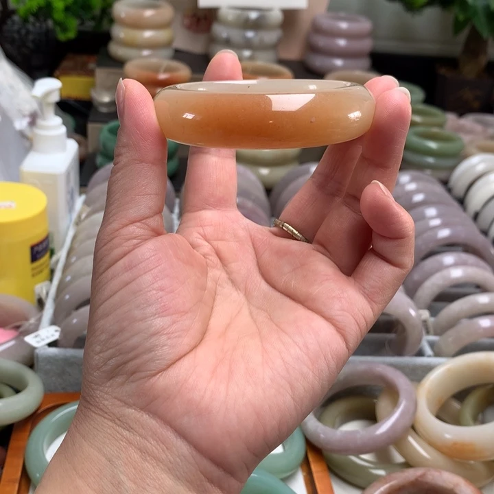 石英质玉未镶嵌手镯