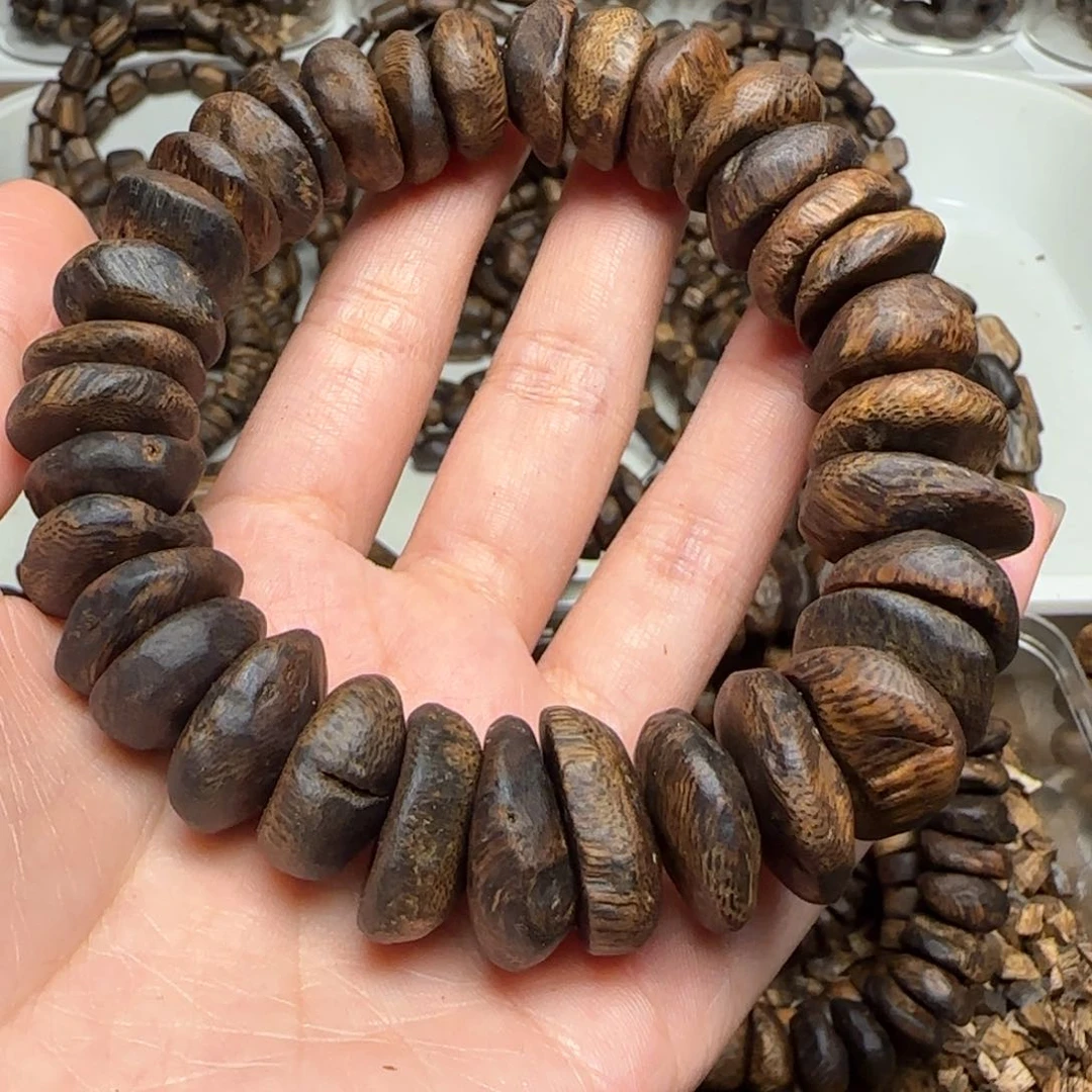 手串沉香好**～单圈树丁包壳老料沉浮34.1克绿奇楠