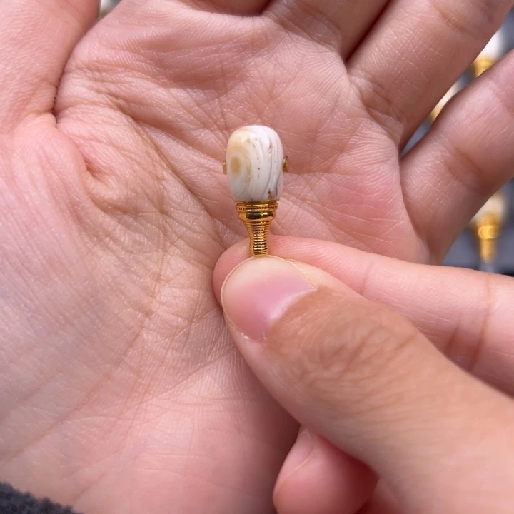 琥珀未镶嵌裸石8.2mm