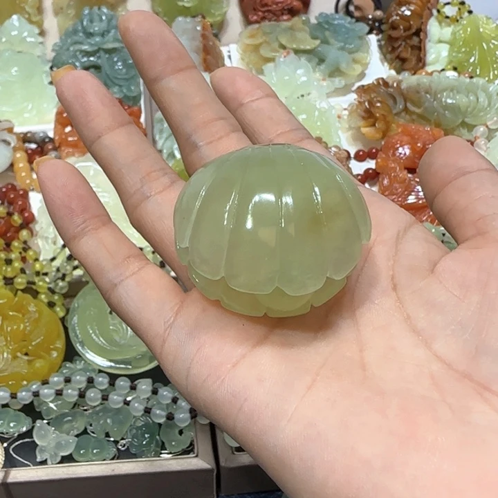 蛇纹石玉未镶嵌吊坠