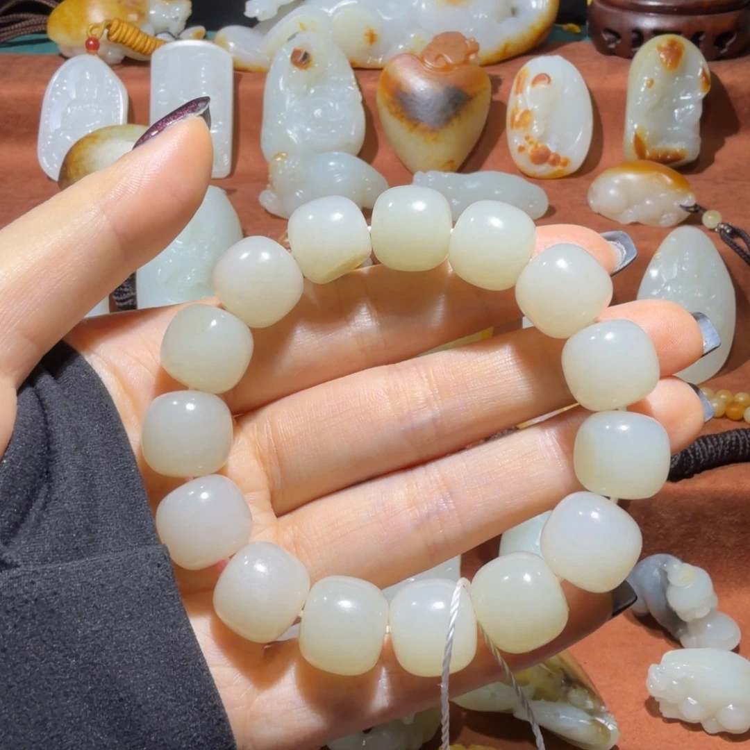 林***兵和田玉未镶嵌手链