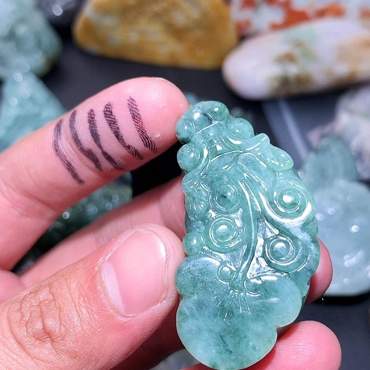 翡翠未镶嵌颈饰保真天然a货翡翠