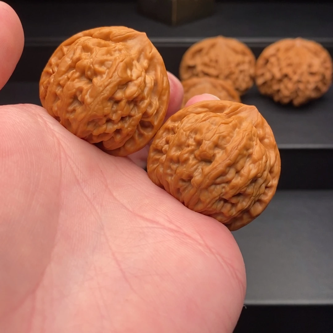 文玩核桃把件请****号岳尊