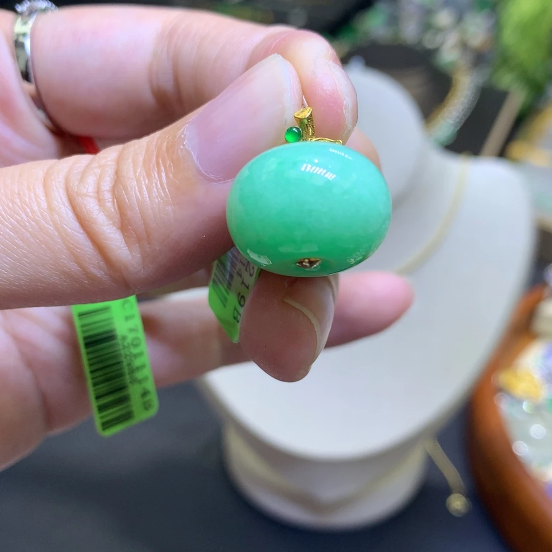 颈饰18K金镶嵌翡翠